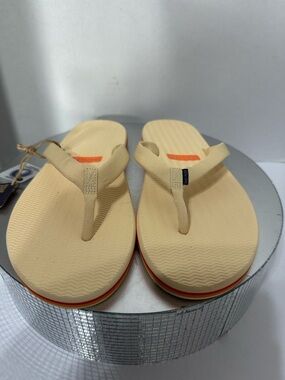 Hari Mari Neutral Beige Flip Flop Sandals with Orange Accent size 9 new w tags